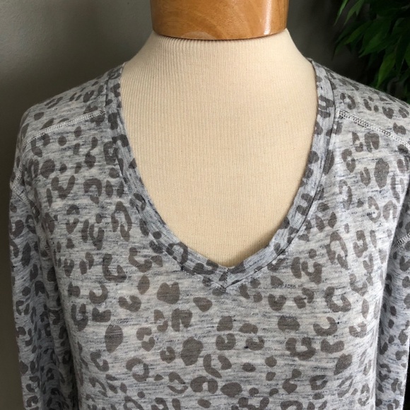 Rails Sami Heather Gray Leopard Print Top Linen S - Picture 12 of 16